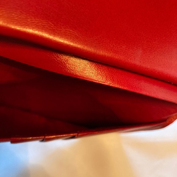 Chanel CC Kiss-lock red leather wallet - Picture 12 of 16